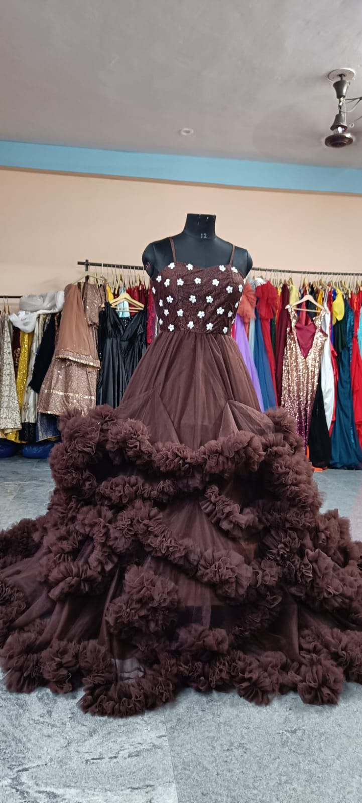 G2401, Brown Ruffled Frill Prewedding Shoot Trail Gown, Size (All)pp