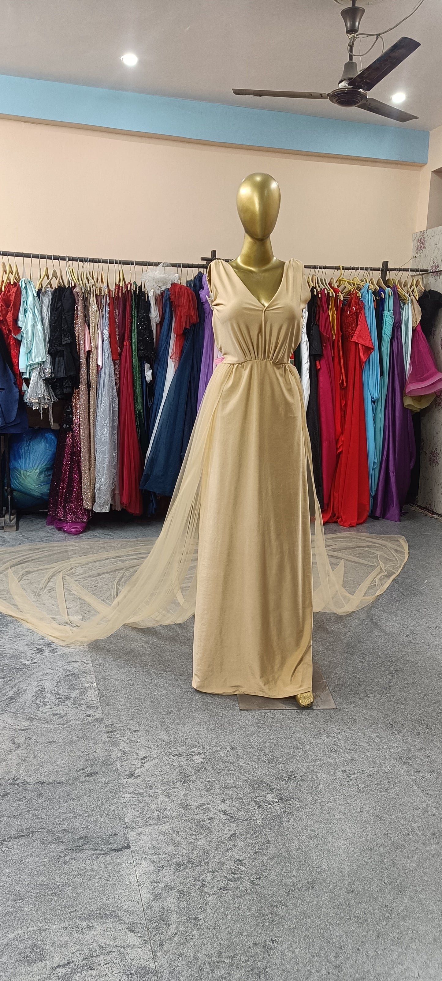 G1102, Golden Body fit Maternity Shoot Trail Gown, Size (All) pp