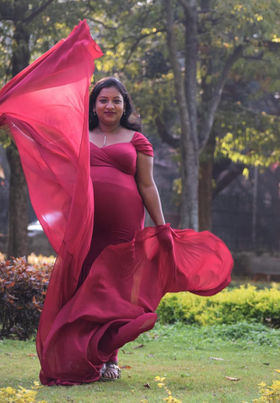 G231,Wine Red Maternity Shoot Baby Shower Trail Lycra Body Fit Gown, Size: All, Color: All