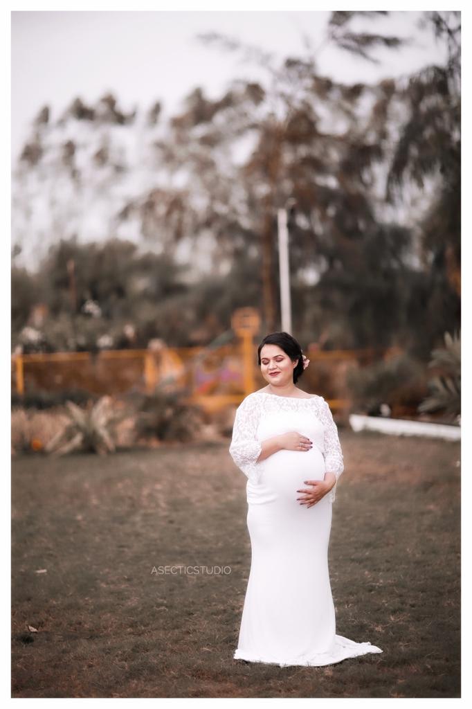 G308, White Os Full Sleeves Maternity Shoot Trail Baby Shower Gown, Size: All, Color: All