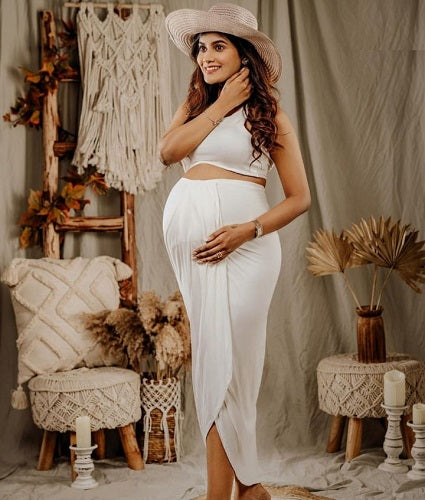 G479, White Body Fit Maternity Shoot Trail Gown Size: All, Color: All
