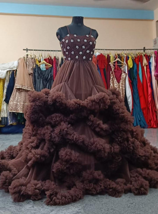 G2401, Brown Ruffled Frill Prewedding Shoot  Trail Gown, Size (All)pp