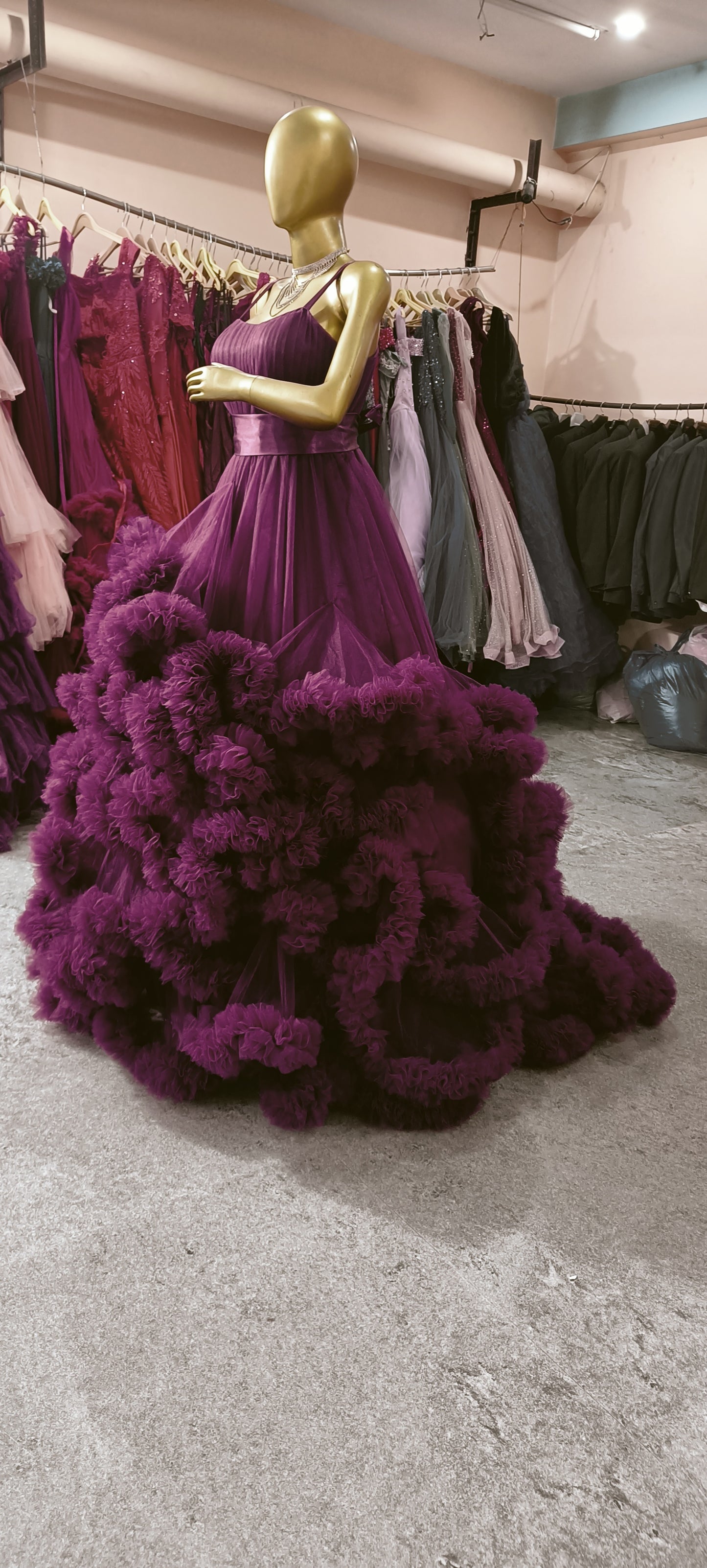G406, Dark Purple Ruffled Frill Prewedding Shoot  Trail Gown, Size (All)pp