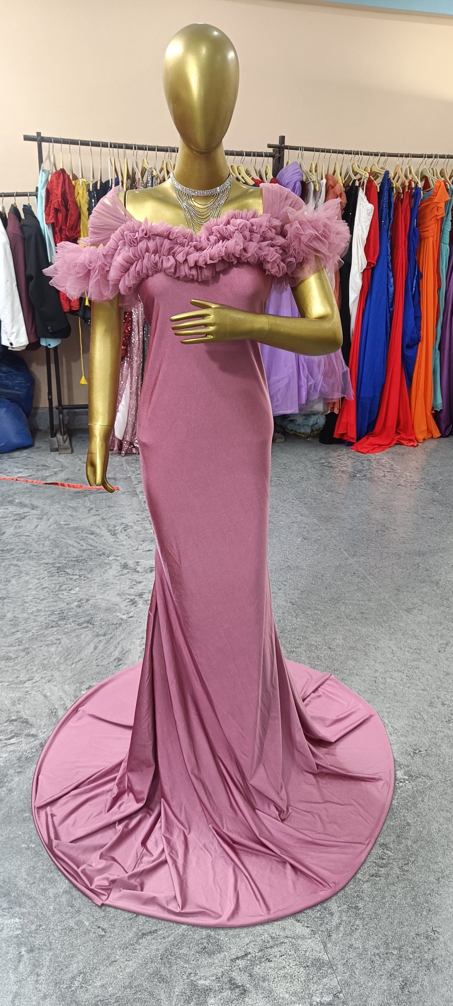G1121, Onion peach Body fit Maternity Shoot Trail Gown, Size (All) pp