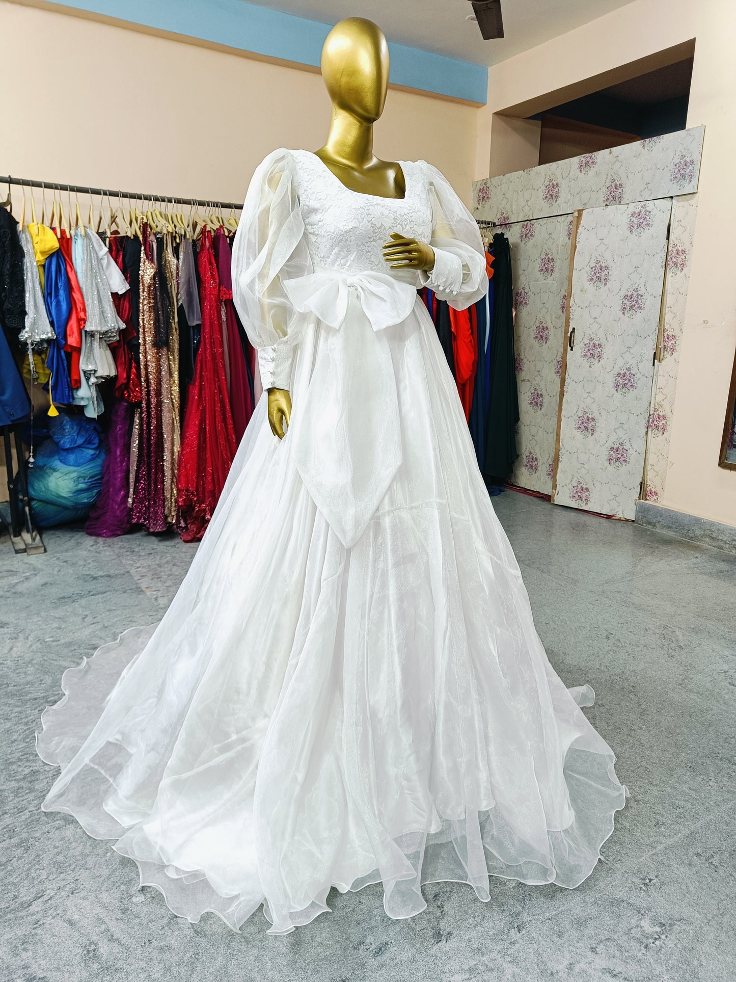 W260, White Organza  Trail Gown, Size: All, Color All